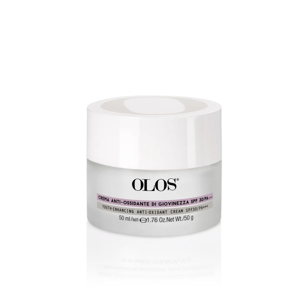 Olos Crema Anti-Ossidante di Giovinezza SPF 30 applicata sul viso, protezione solare e antiossidante quotidiana